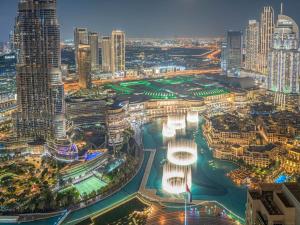Luxury 3BR with Burj Khalifa Views, Pool, Gym, and Free Parking