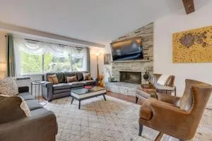 Kenmore Retreat with Shared Hot Tub - 1 Mi to Lake! - Bothell