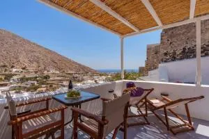 Cycladic traditional house with view - 安坡里奥圣托里尼