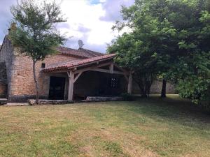 Maisons de vacances Maison pierre avec piscine privee : photos des chambres