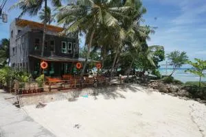 L Cafe Restobar & Lyn's Guest House - Solangon