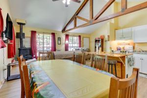 Pools & Ski Access: Lackawaxen Cottage w Deck!