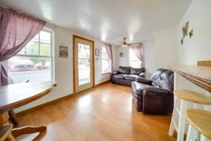 Flamingo Geneva Getaway Steps to Lake Erie! - Conneaut