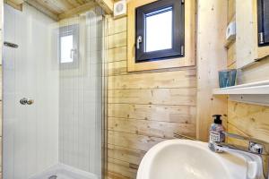 Maisons d'hotes LA FERME de BELLINE Chalets ou Gites & SPA : Chalet 3 Chambres