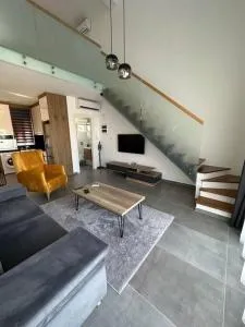 İskelede denize sıfır havuzlu sitede Loft 1+1 - Gastria