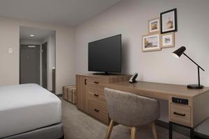 King Room room in Holiday Inn Chattanooga-Hamilton Place an IHG Hotel