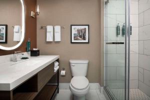 King Suite room in Holiday Inn Chattanooga-Hamilton Place an IHG Hotel