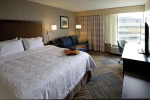 King Room with Sofa Bed - Non-Smoking room in Hampton Inn Green Bay Downtown
