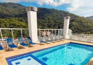 Apartamentos 300m Praia das Toninhas - vista para a serra do mar