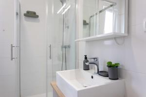 Bright and Modern apartments in City Center