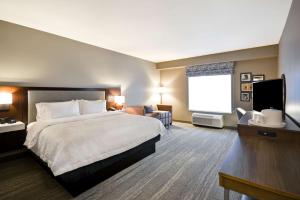 King Room room in Hampton Inn Livonia Detroit