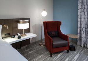 King Room with Transfer Shower - Mobility Access room in Hilton Garden Inn Madison Downtown WI