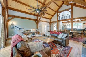 6 Mi to Dtwn Cashiers Spacious Home with Deck