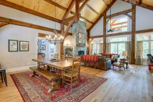 6 Mi to Dtwn Cashiers Spacious Home with Deck