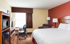 King Room with King Bed - Non-Smoking room in Hampton Inn Minneapolis-Burnsville