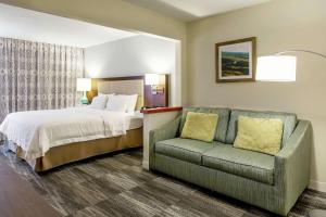 King Room with Sofa Bed and Study - Non-Smoking room in Hampton Inn Minneapolis St. Paul-Woodbury