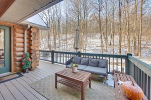 Expansive Group Getaway 11 Mi to Lancaster!