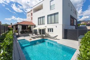 Luxury Apartment Solis - Private Heated Pool