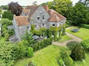 The Mount Somerton Retreat - Nr Bruton, Glastonbury, The spectacular Wells Cathedral, Millfield School, Leonardo Helicopters, Yeovilton - 萨默顿