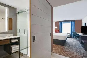 King Room - Hearing Access room in Hilton Garden Inn Madison Huntsville Airport