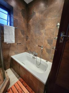 iGolomi Hillside Cottage