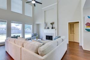 Spacious Sugar Land Home with Yard and Pool Access!