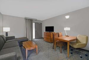 King Suite - Non-Smoking room in Embassy Suites by Hilton Detroit - Livonia/Novi