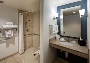 Queen Room with Two Queen Beds and Roll-In Shower - Mobility Access room in Hilton Garden Inn Tucson Airport