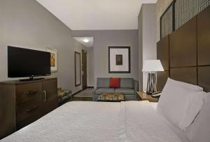 King Room with Sofa Bed - Non-Smoking room in Hampton Inn and Suites Austin University Capitol