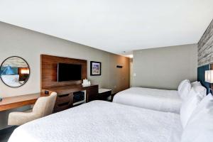 Queen Room with Two Queen Beds - Mobility and Hearing Access/Non-Smoking room in Hampton Inn Moab