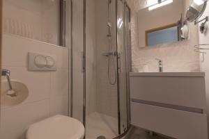 Appartements Le Petit Prince- Studio cosy 2 pers -metro Valmy : photos des chambres