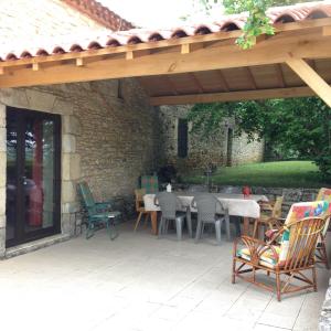 Maisons de vacances Maison pierre avec piscine privee : photos des chambres