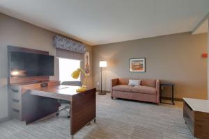 King Studio Suite - Non Smoking room in Hampton Inn & Suites by Hilton Nashville North Skyline