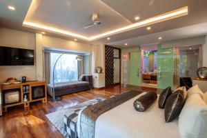 Suite with Jacuzzi, Garden View