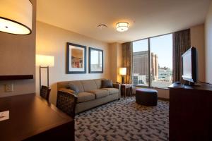 King Suite with Accessible Tub - Mobility and Hearing Access/Non-Smoking room in Embassy Suites Buffalo