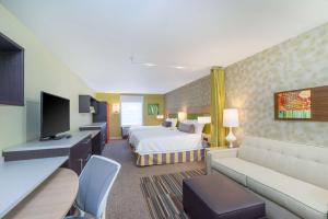 Queen Studio with Two Queen Beds - Non-Smoking room in Home2 Suites By Hilton Bowling Green