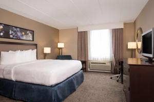 King Room room in Doubletree by Hilton Laurel MD