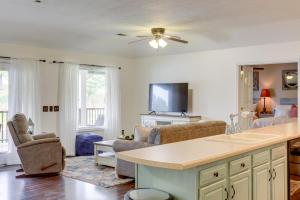 Lakefront Horseshoe Bend Home with Boat Dock!