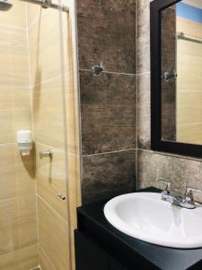 HOTEL EMPERADOR PREMIUM