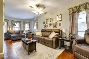 3 Mi to Dtwn Springfield Home with Deck! - ويست سبرينغفيلد