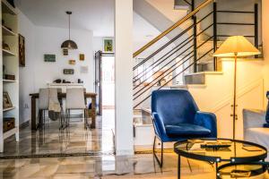 Renovated Townhouse - Sea View - Walk to Beach