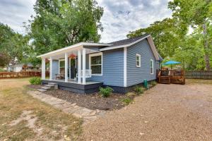 Lindale Vacation Rental w Deck & Grill!