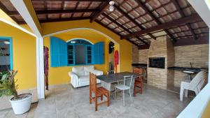 Casa 300m da praia com lindo jardim!