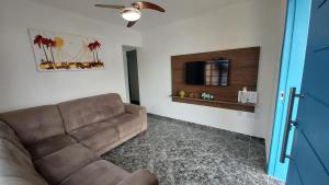 Casa 300m da praia com lindo jardim!