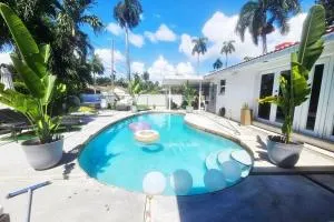 Beachside Bliss Pool Retreat Half mile to Beach - 好莱坞海滩