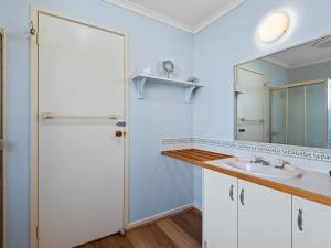 CapelHelm by ReadyStay