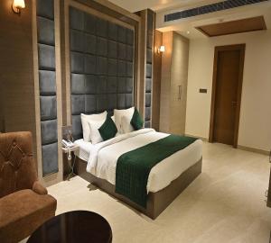 Hotel Gold In Leaf