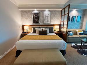 Premium Suite MGM Signature HIGH FLR Balcony Strip View