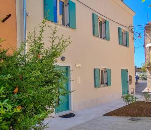 Dea Del Mar Apartments 
