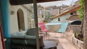 Maison avec Jacuzzi et terrasse sur les toits - Mauressargues